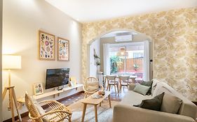 Spacious & Sunny Apt With Terrace In The City Center